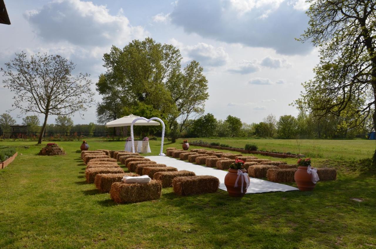 OzzeroAgriturismo Cascina Selva住宿加早餐旅馆 外观 照片